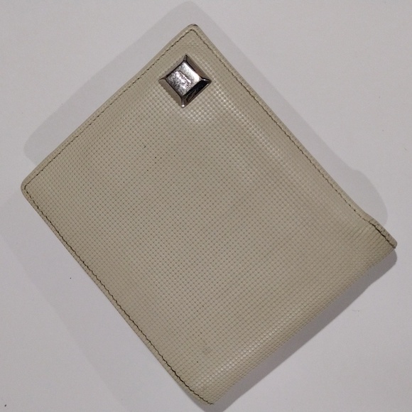 Gucci Beige Textured Leather Wallet w/  Silver Accent 4x3.75-inch, Box, Dust bag - Picture 5 of 17
